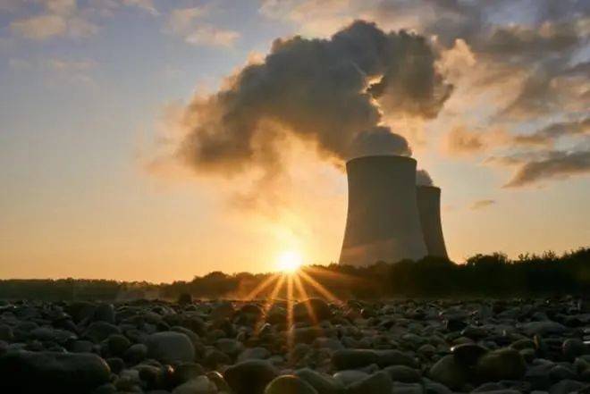 核电站在席卷欧洲的热浪中努力保持安全工作