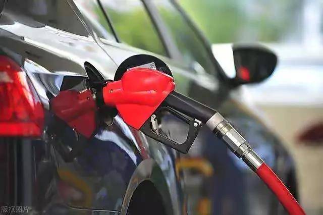 北京油价政策：汽、柴油最高零售价格每吨分别降低130元和125元