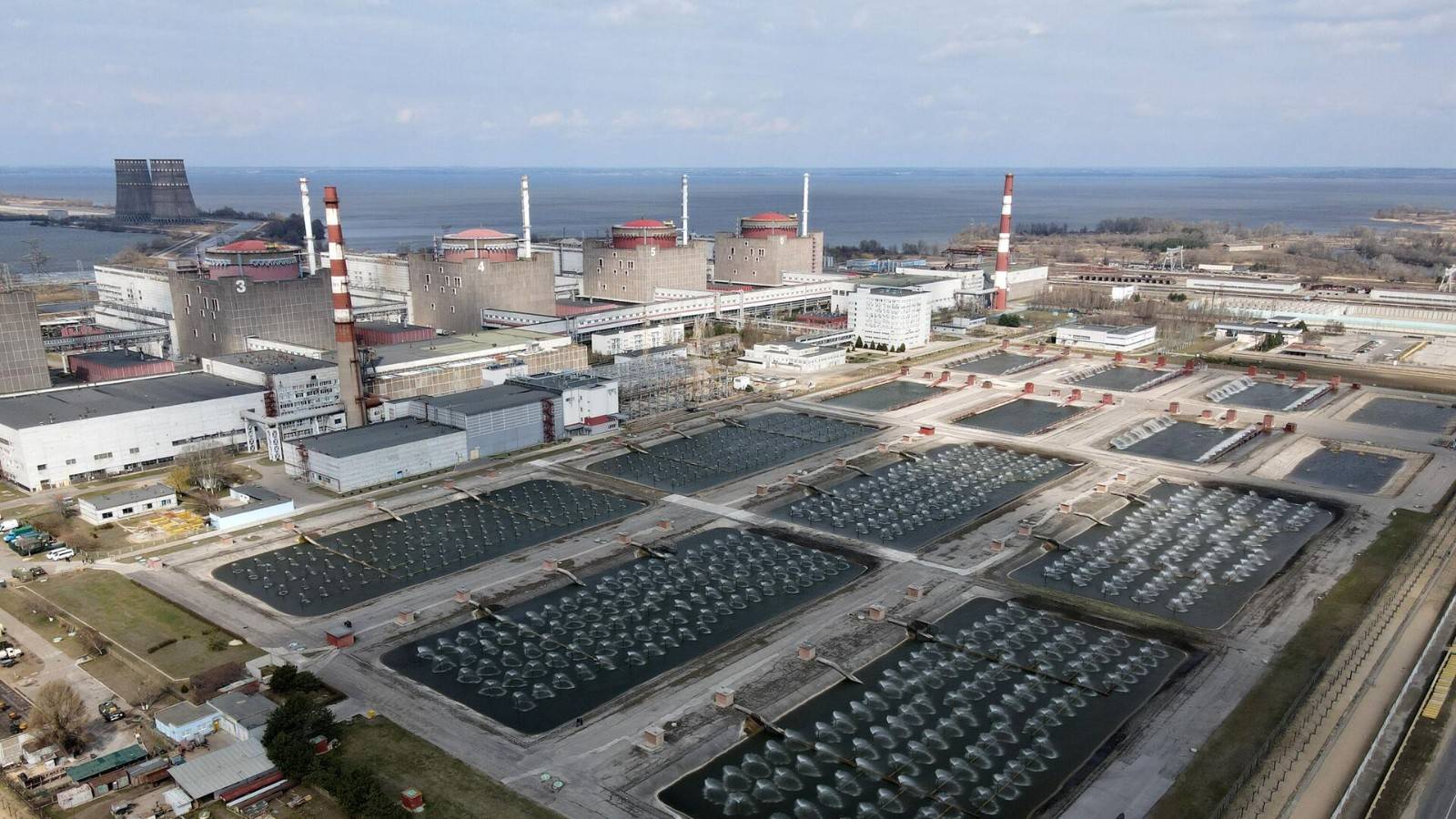 扎波罗热核电站遭多次袭击 安全状况备受关注