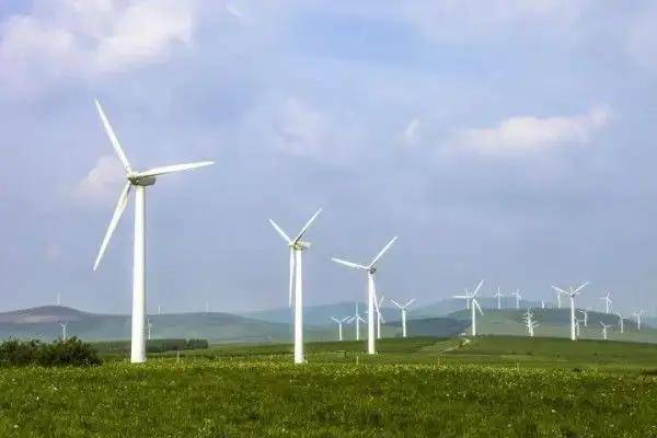 青海省黃南州首家分散式風電場全容量并網發電