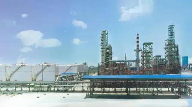 新疆克拉玛依建成全国最大高档白油生产基地