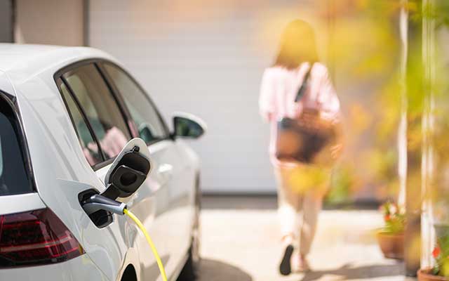 英国电动汽车充电价格大涨42%