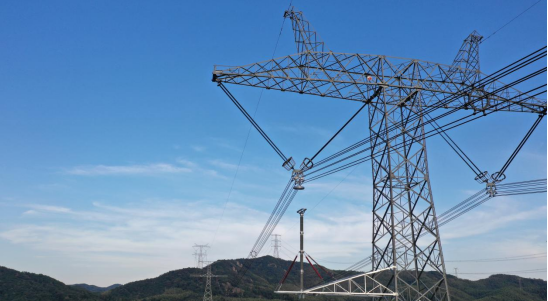 南瑞研发的世界首台±1100kV直流线路避雷器在吉泉特高压直流输电工程成功挂网