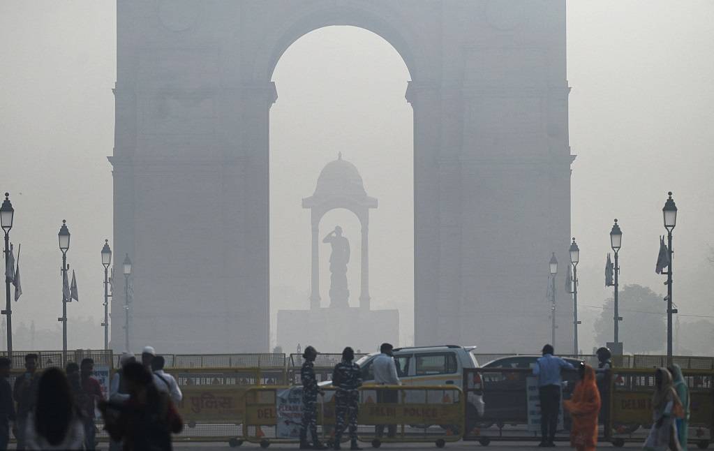 新德里空气污染严重，印度环保人士和家长呼吁学校停课