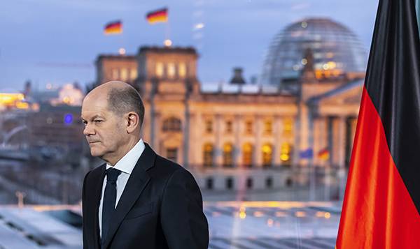 德国总理继续坚持在年底禁运俄罗斯石油