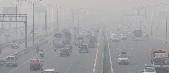 印度首都新德里空气污染严重 可吸入颗粒物爆表超3倍
