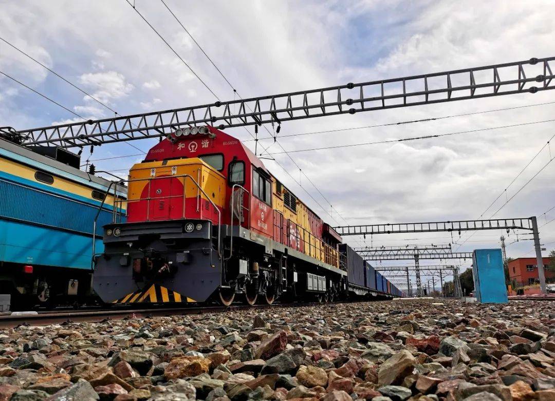 截至目前新疆铁路运输煤炭1.2亿吨 同比增长29%