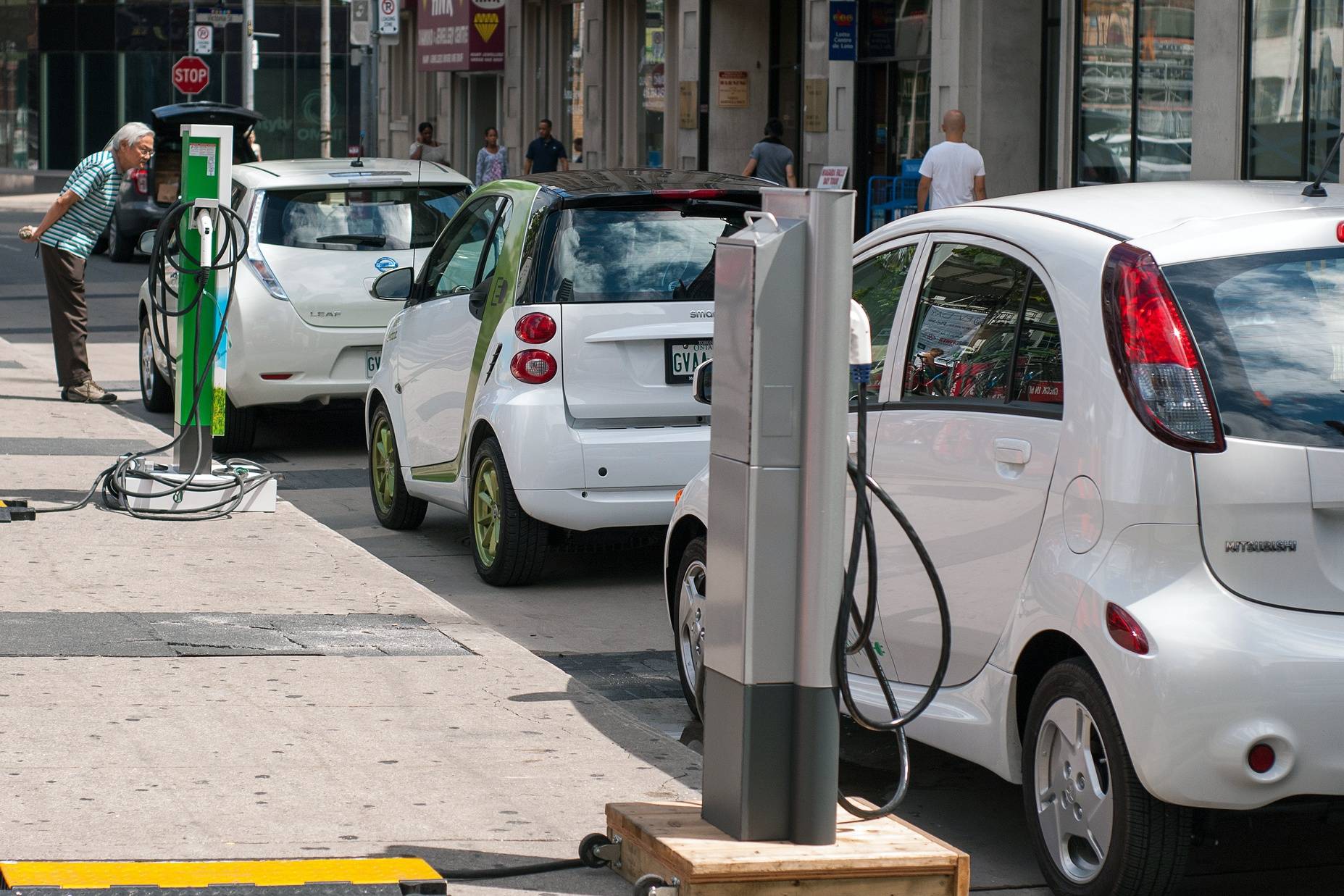 到2026年加拿大将强制规定电动汽车占新车销售的20%
