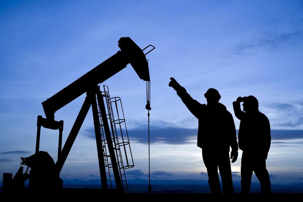 国际原油价格延续跌势：日内一度跌超 3% 布油重回 80 美元下方