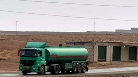 美军再从叙利亚掠夺资源 1月份已派出60辆车盗运石油小麦