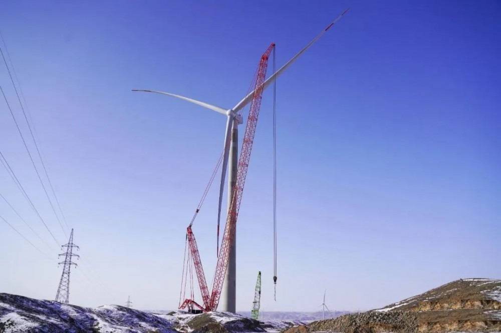 上海電氣400MW風力發電項目風機吊裝完成