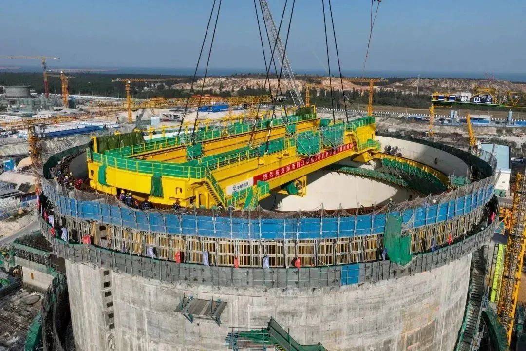 海南昌江核電廠3號機組環吊主梁整體吊裝就位