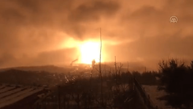 外媒：土耳其东南部哈塔伊省的天然气管道发生爆炸，引发火灾
