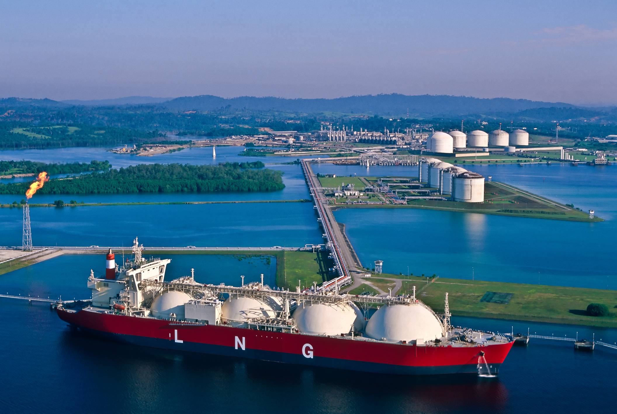 德国希望成为一个LNG中心向欧洲邻国供应天然气