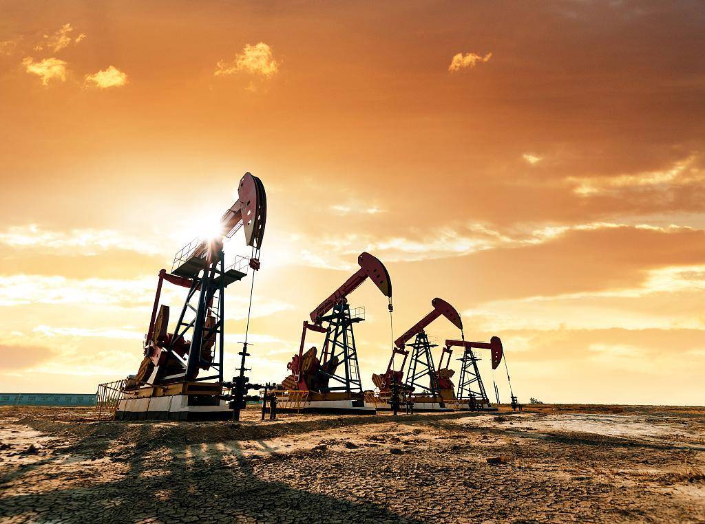 俄罗斯石油产能或超预期 巴克莱下调今年国际油价预测
