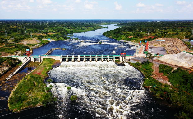 （乌干达水电站）中国电建承建的乌干达最大水电站首台机组并网发电