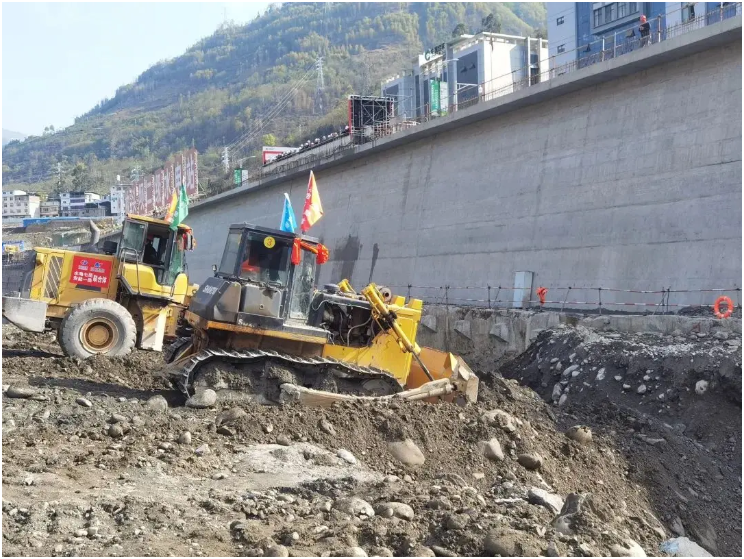 國內首次！大渡河流域兩座相鄰大型水電站同步截流