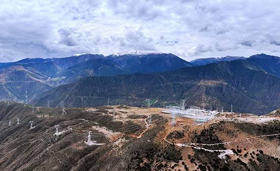 川藏兩地間的“電力天路” 巴塘至瀾滄江500千伏線路工程正式投運