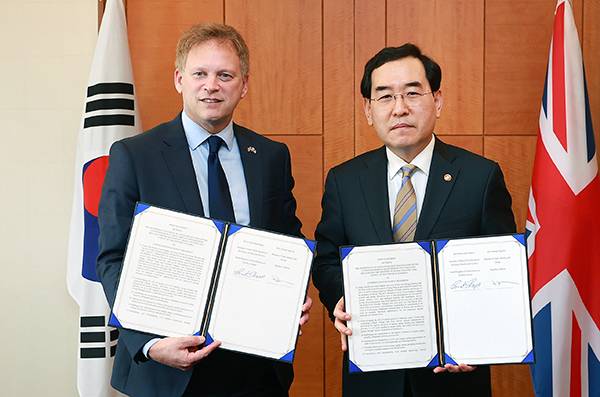 韩英就加强清洁能源合作发表联合宣言：将加强在核电、海上风力、氢能领域合作