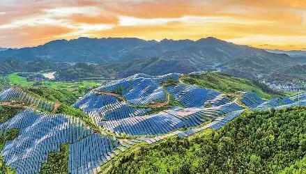 云南三峡牦牛坪复合光伏项目并网发电