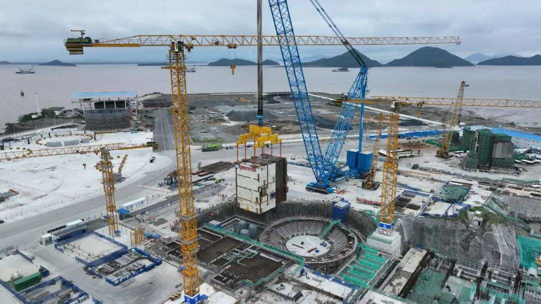 项目动态｜三门核电4号机组核岛首个大型模块吊装就位