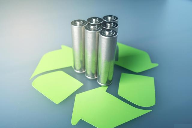 2022年中國廢舊鋰電池回收41.5萬噸 市場規模同比增長182.8%達154.4億元