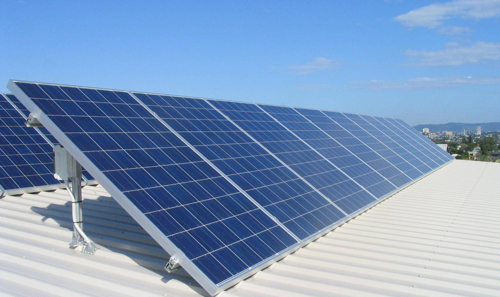 英国正在以破纪录的速度安装屋顶太阳能电池板