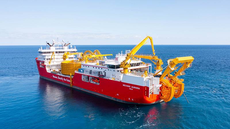 我国首艘全球最大1.5万立方米舱容LNG动力耙吸式挖泥船入坞搭载 