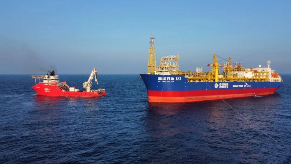国内首艘智能FPSO“海洋石油123”成功回接