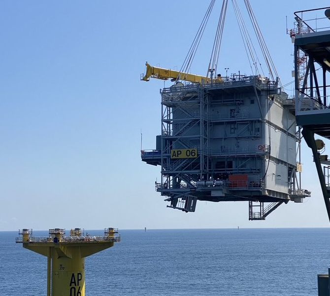美国首座本土制造海上变电站安装完成