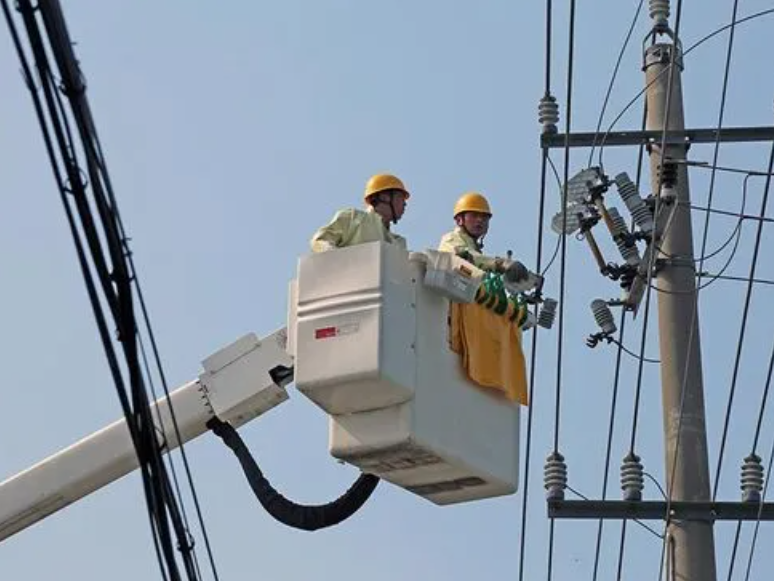 盐城滨海供电：带电作业带来客户幸福体验