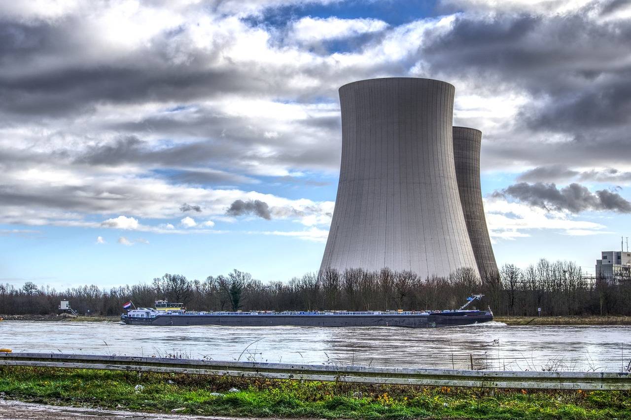 法国计划兴建14个核反应堆