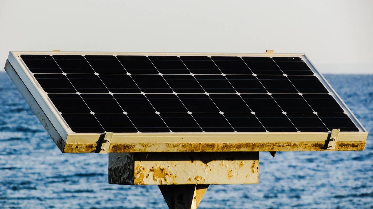 法国初创企业建设100MW超轻型太阳能电池组件工厂