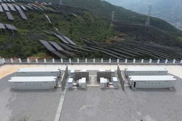三峡能源云南宾川岩淜光伏电站储能系统成功并网