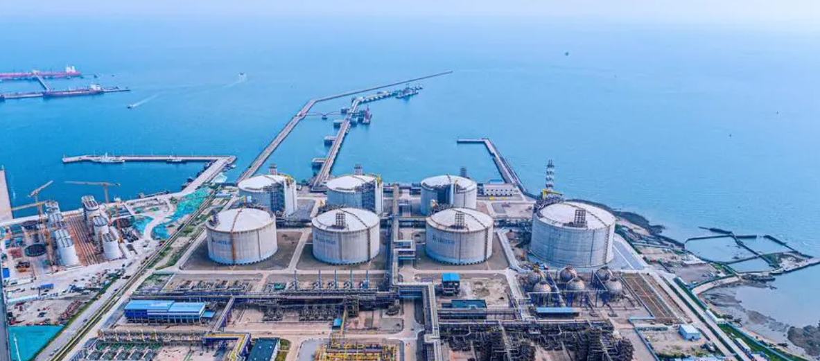 卡塔尔能源公司与韩国现代重工集团签署价值 39 亿美元的 17 艘液化天然气运输船协议