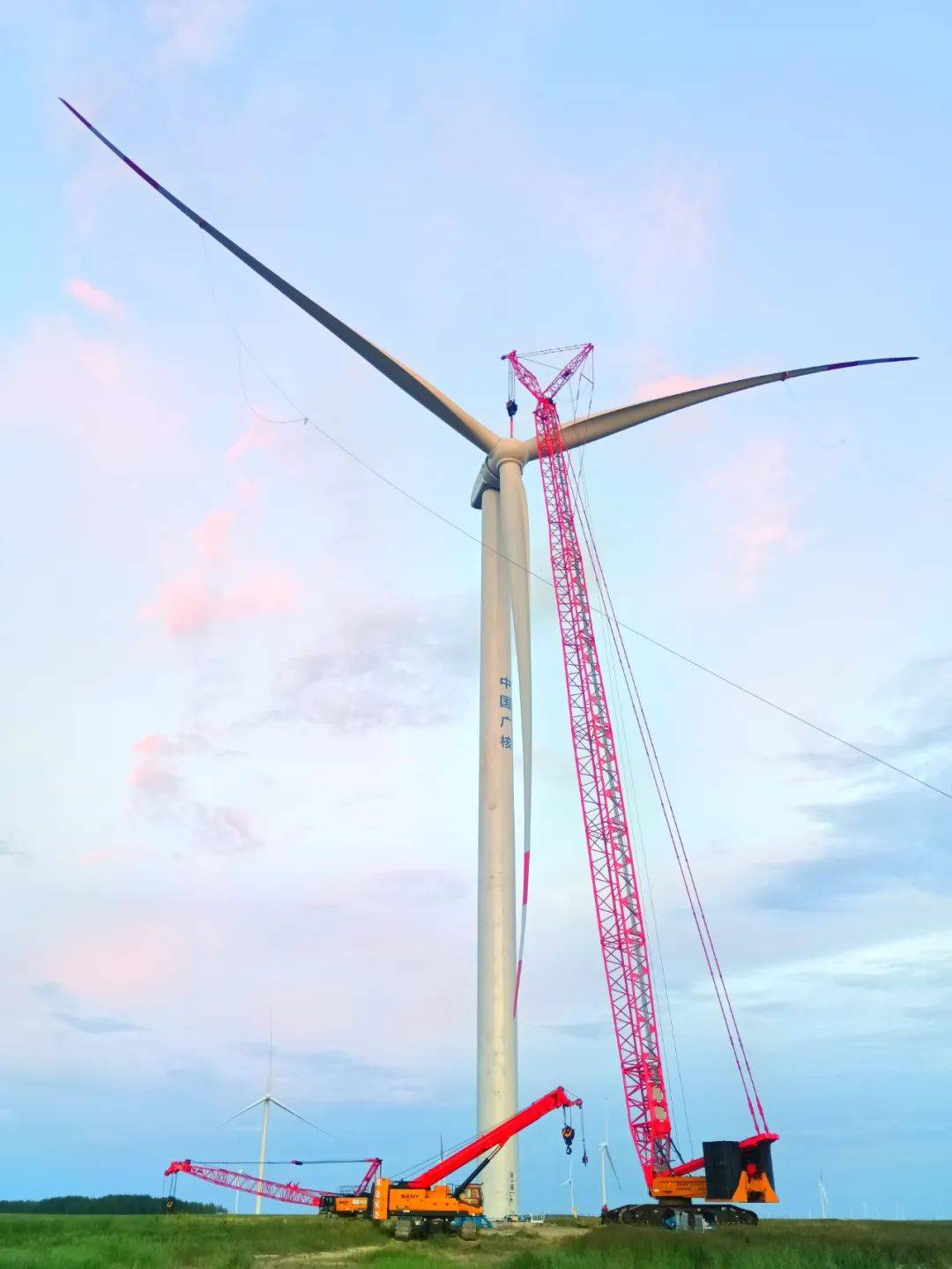 中广核兴安盟二期200万千瓦风电项目完成风机吊装