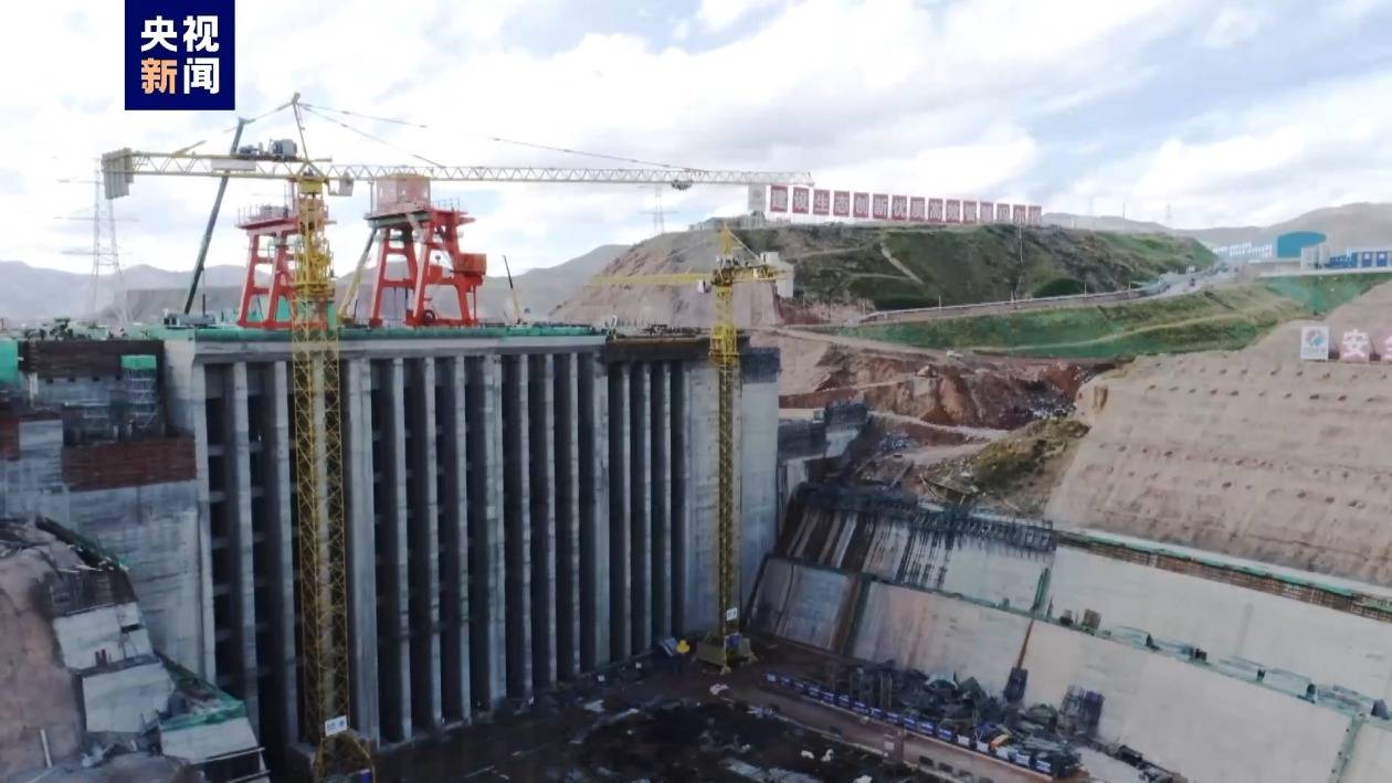 黄河流域在建最大水电站——青海玛尔挡水电站进水塔全部封顶