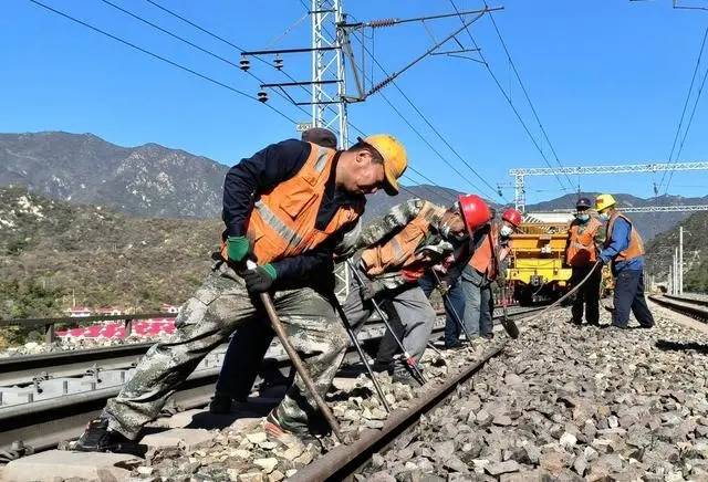 大秦铁路提前完成集中修恢复煤炭运力