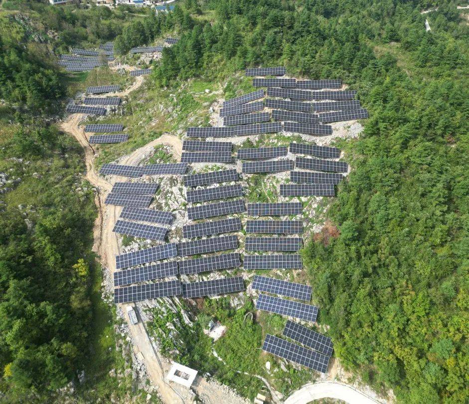重庆地区最大山地光伏项目——三峡能源巫山两坪光伏二期项目首批并网发电