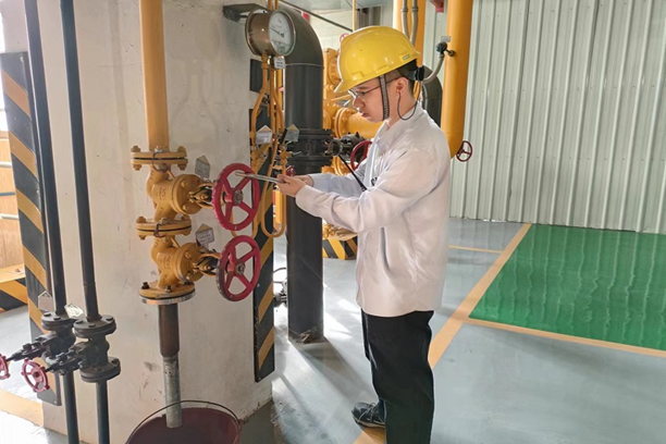 国能晋江热电公司开展主油箱定期放水工作
