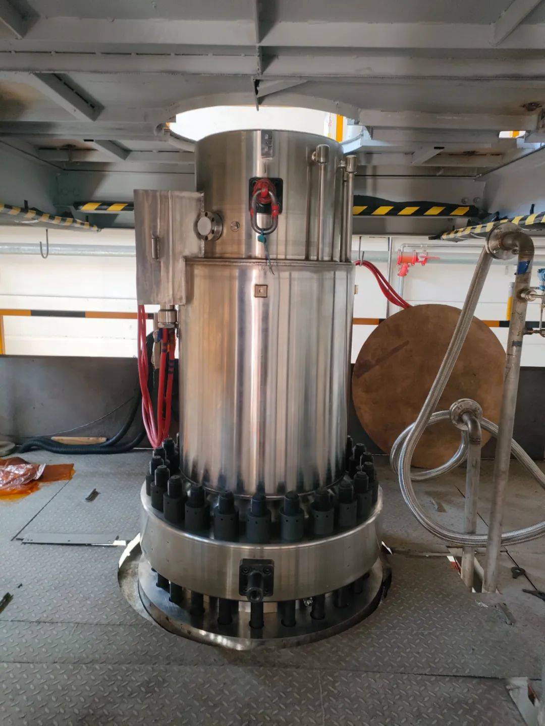 “玲龙一号”反应堆冷却剂泵电机冷态试验合格