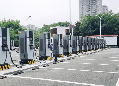 谢展寰：有信心2027年中香港充电停车位增至20万
