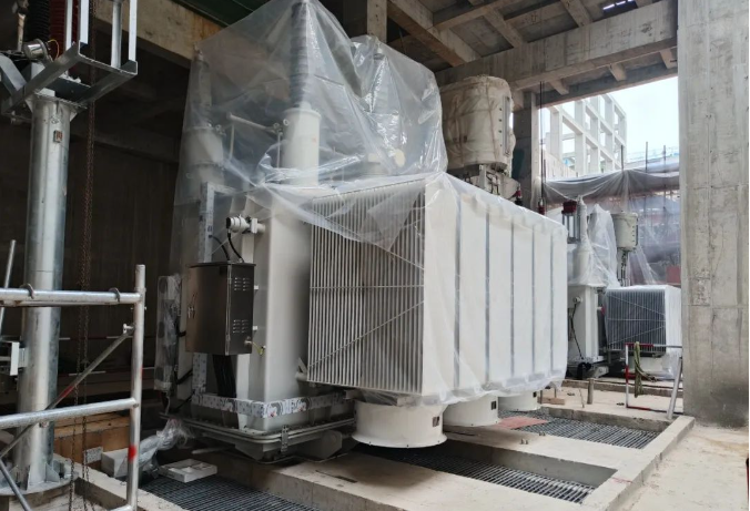 重庆双江航电枢纽工程2台主变压器顺利安装就位