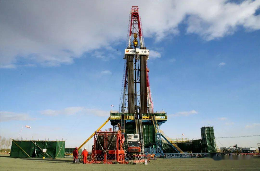 内蒙古西部首个百万吨原油生产基地全面建成