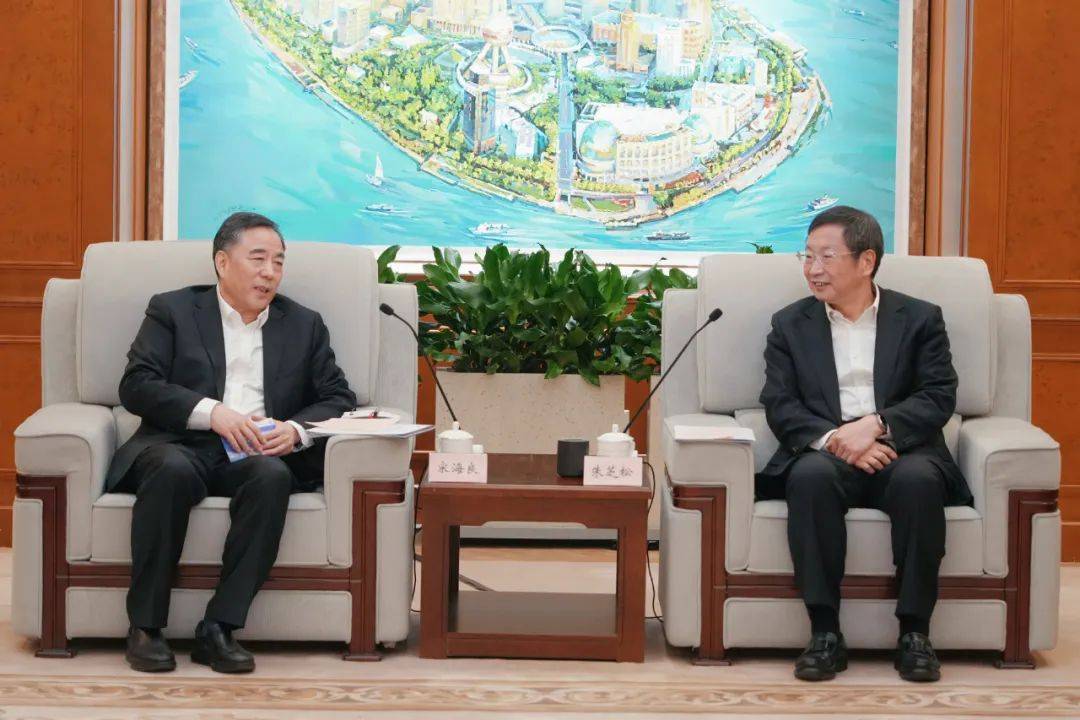 宋海良与上海市委常委、浦东新区区委书记朱芝松会谈并见证签署战略合作协议