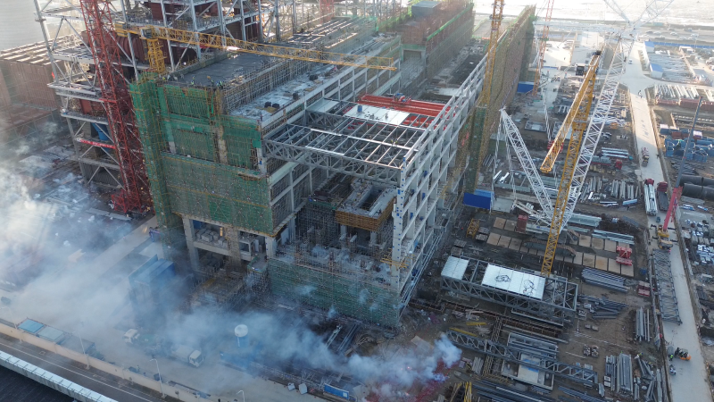 国信滨海项目#3主厂房煤仓间屋面结构顺利封顶
