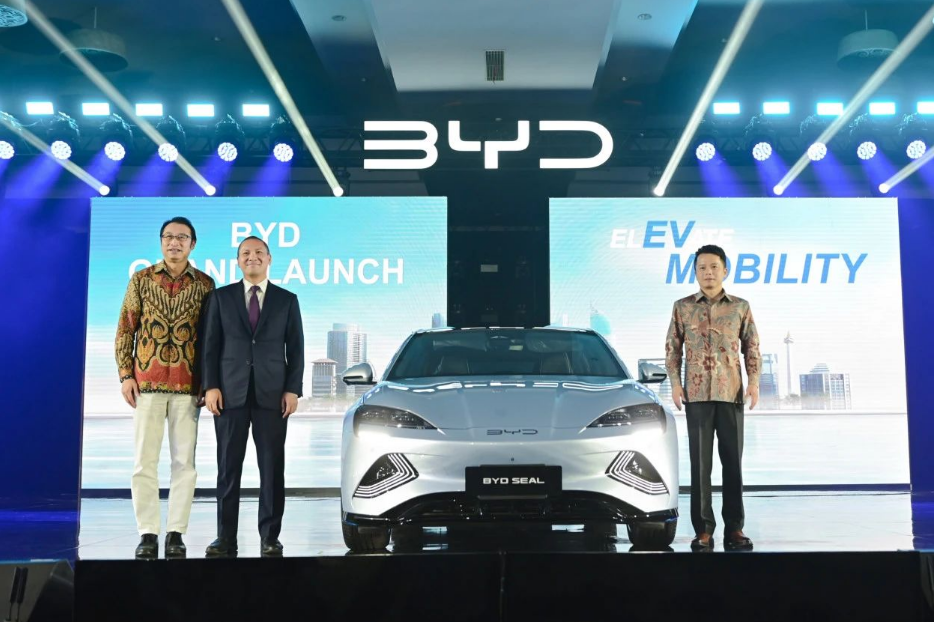 比亚迪携三款纯电车型首登印度尼西亚，并开设50家门店