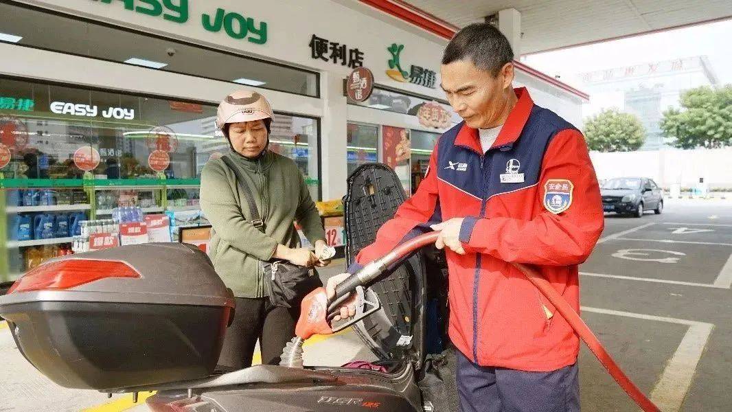 广东石油创新研发摩托车专用油气回收技术