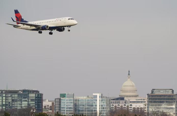 美国主要航空公司质疑拜登政府新规 涉及轮椅乘客保护措施