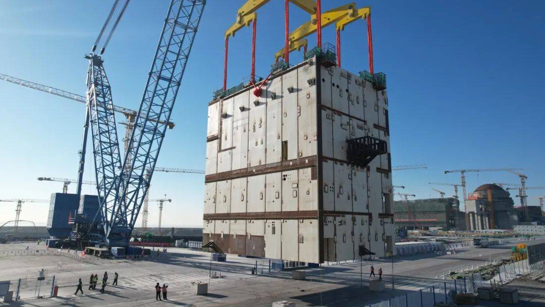 徐大堡核电站1号机组最重模块CA20顺利吊装就位